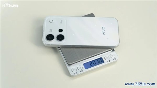 一个还在用24年中端芯的手机 是怎样把销量干到200多万的?