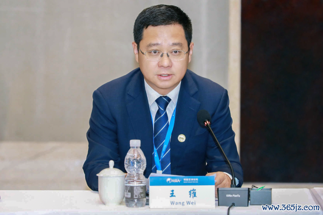 伊利集团奉行总裁王维在研究会上发言